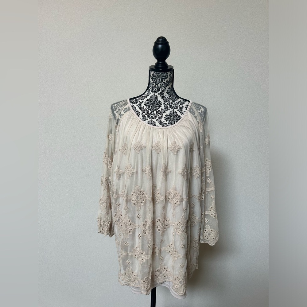 Ultra Pink Women’s Plus Size Cream Lace Overlay 3/4 Sleeve Blouse 3X